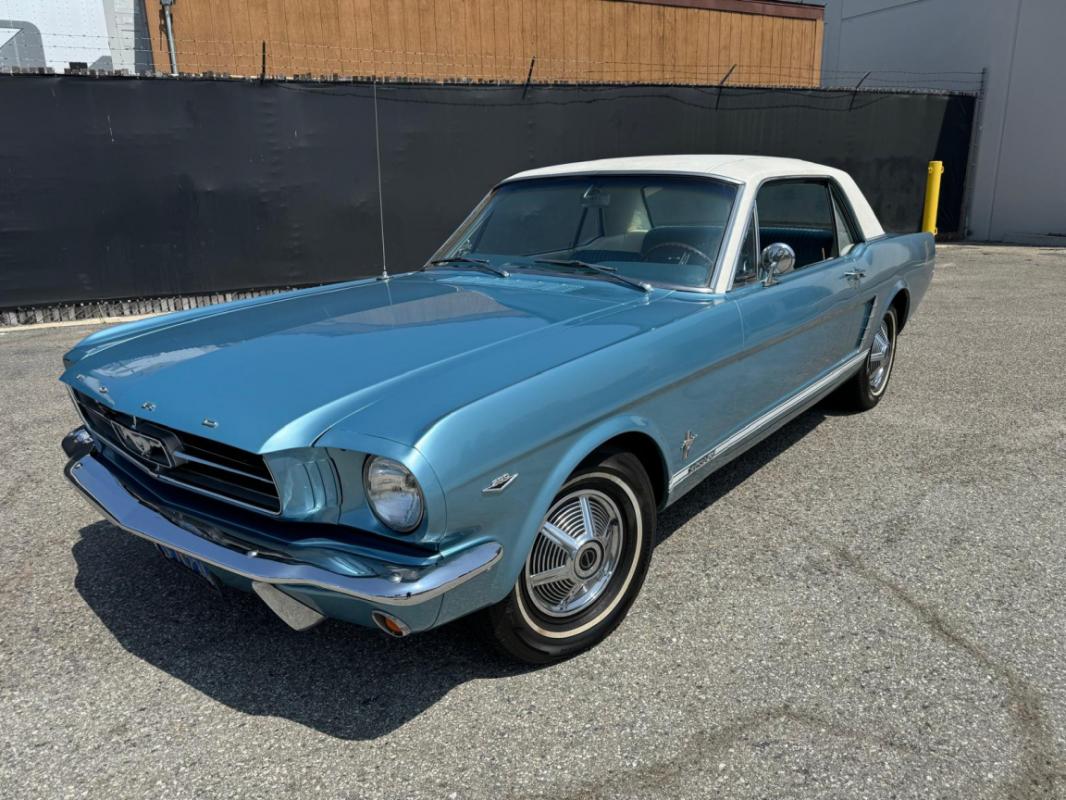 Ford Mustang COUPE BLEUE TOIT VINYLE BLANC 1965