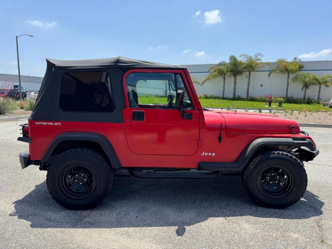 Jeep Wrangler - 4.0L 6 CYLINDRES rouge